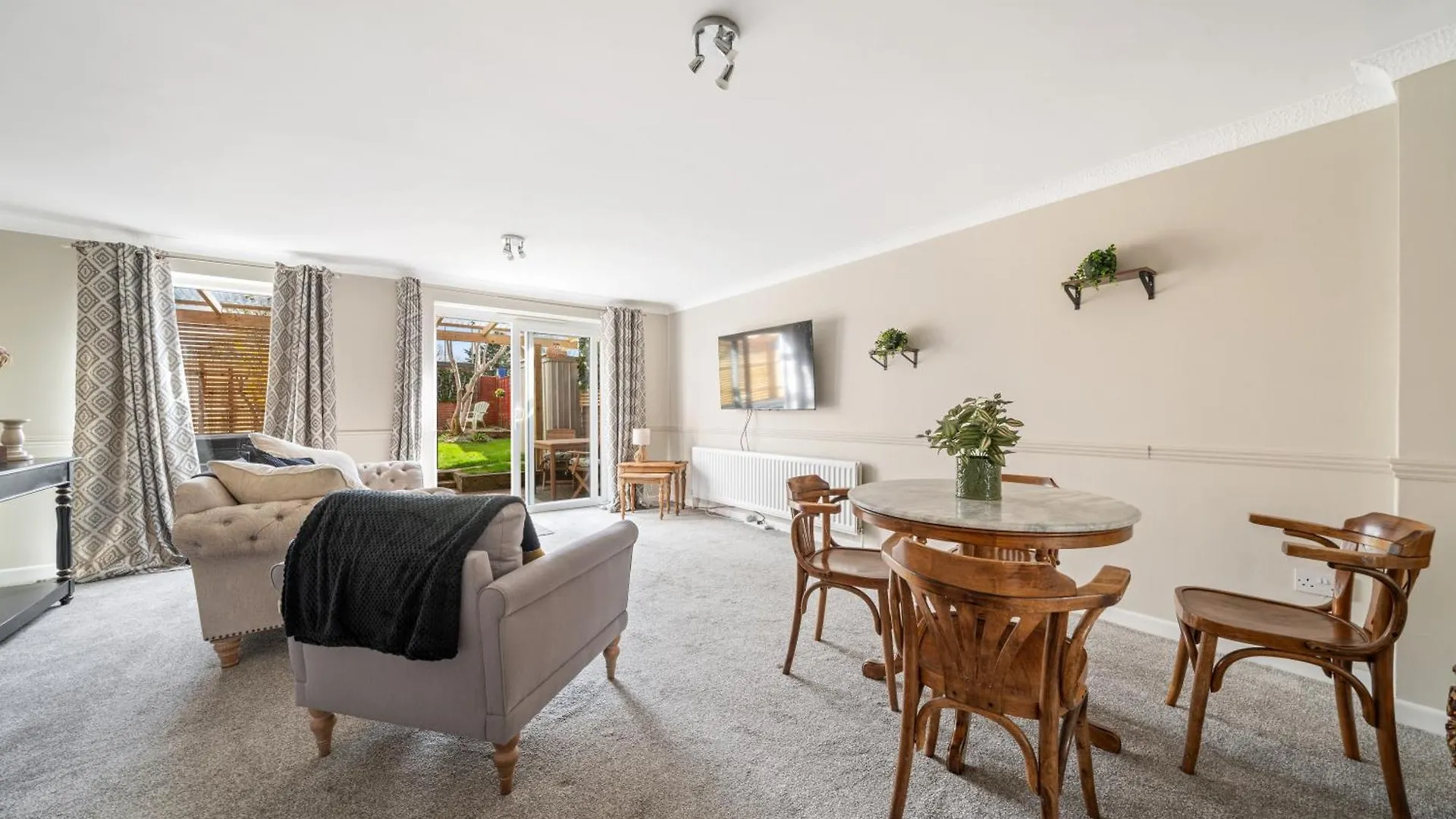 3Br Home With Hot Tub And Garden Totton