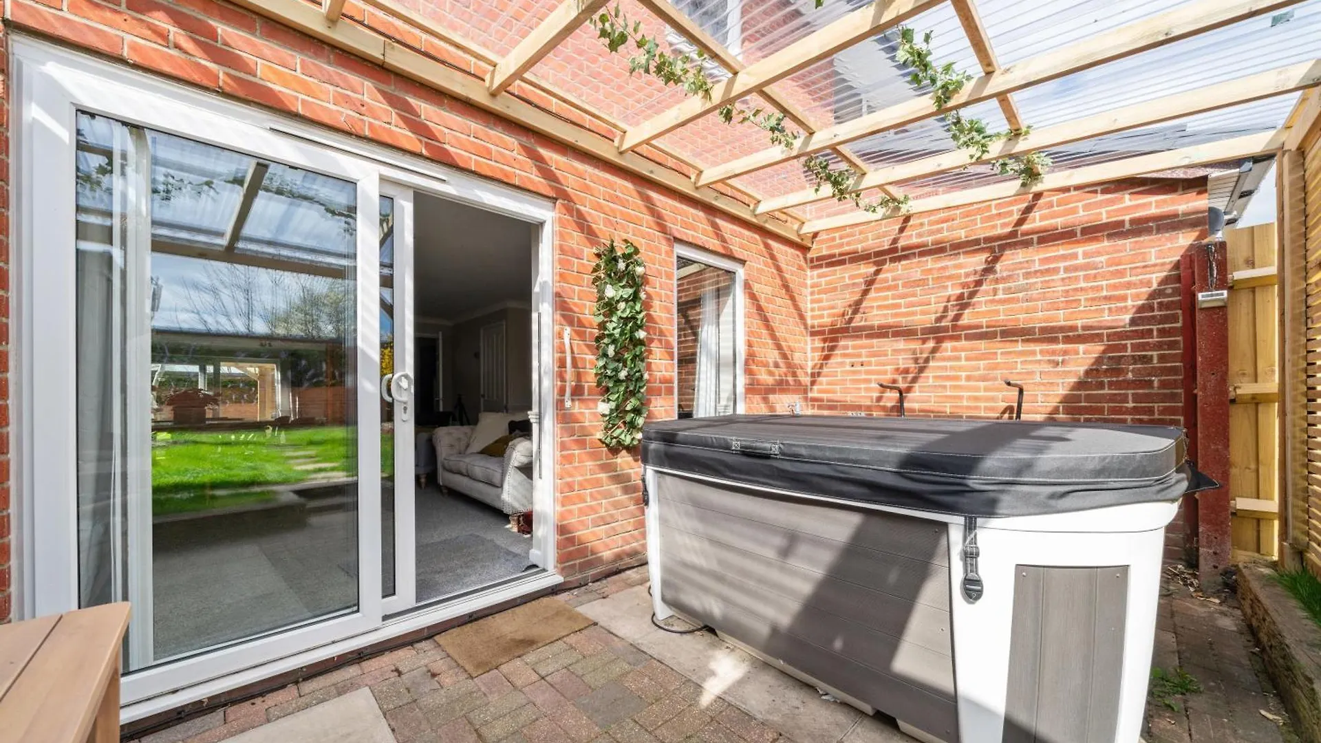 3Br Home With Hot Tub And Garden Totton
