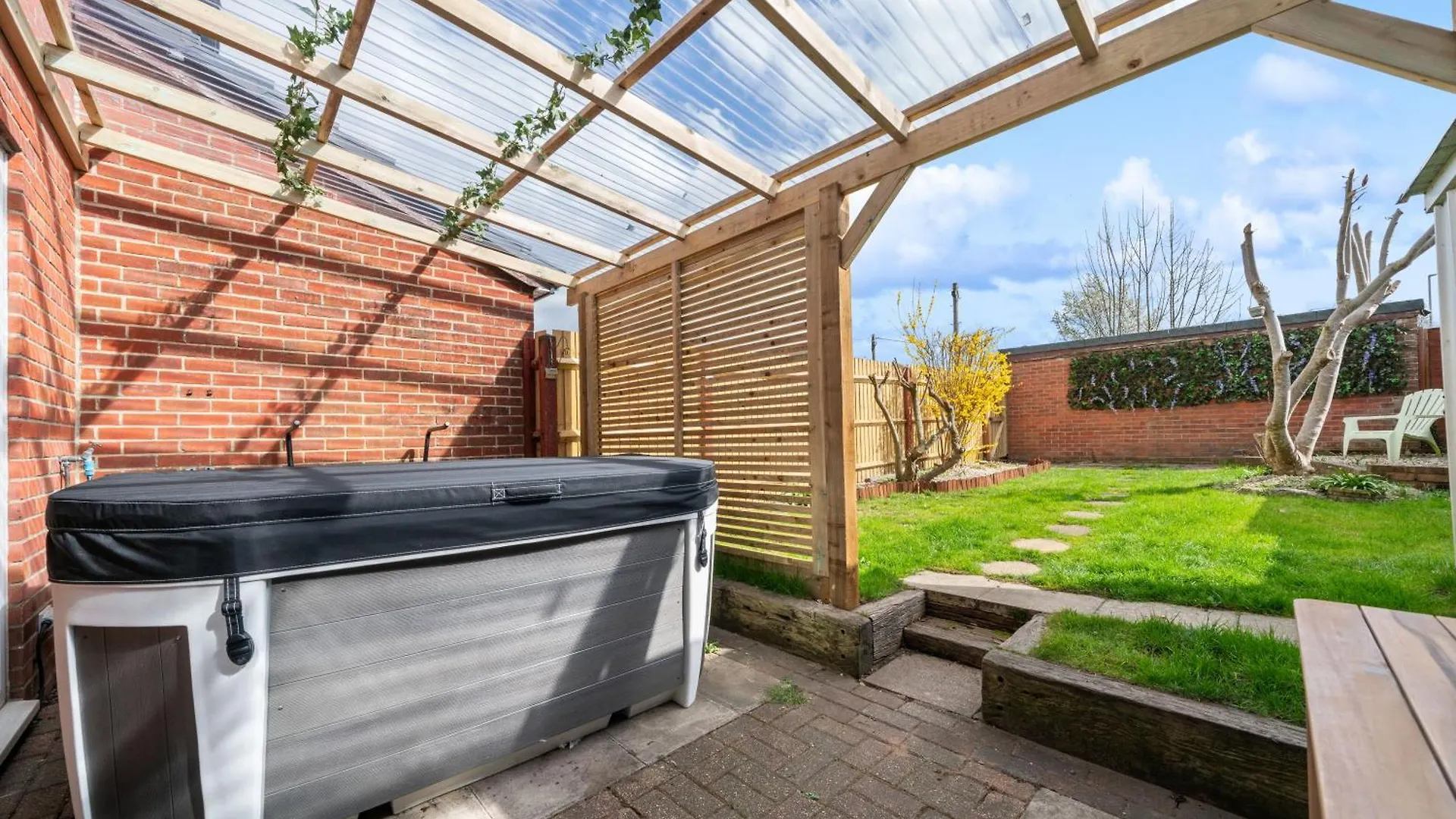 3Br Home With Hot Tub And Garden Totton